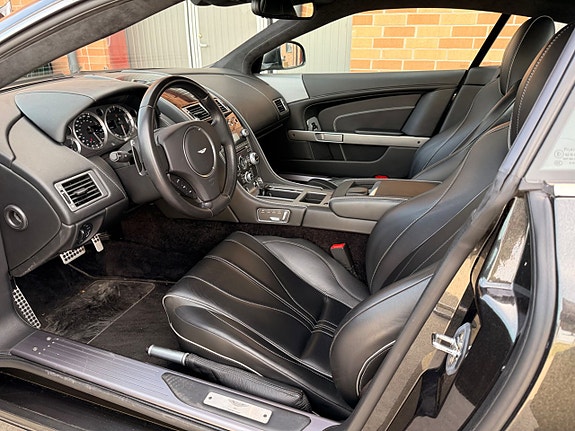 Aston Martin DB9 9 of 17