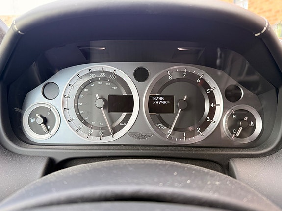 Aston Martin DB9 16 of 17