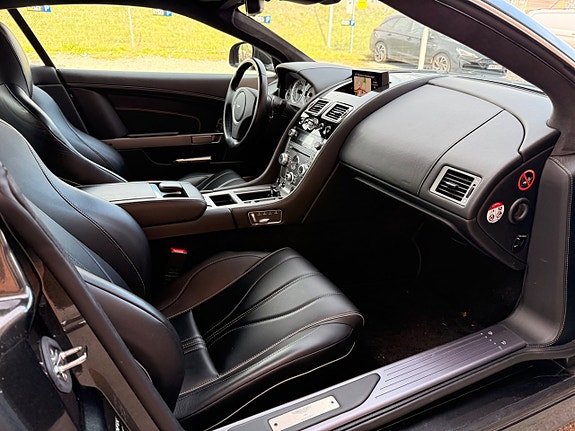 Aston Martin DB9 11 of 17
