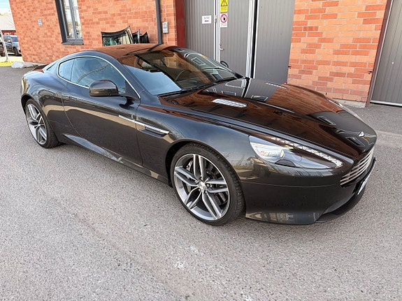 Aston Martin DB9 4 of 5