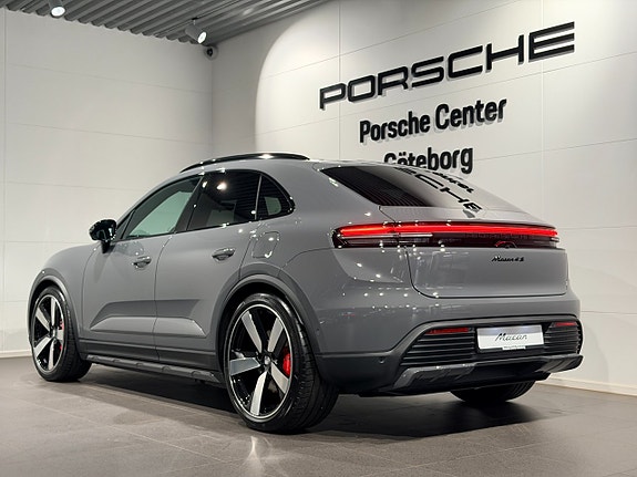 Porsche Macan 6 of 15