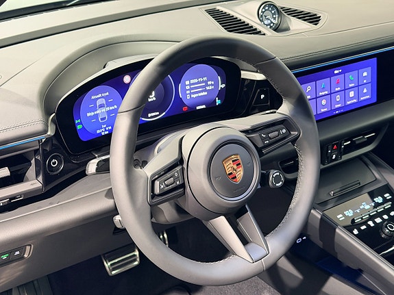 Porsche Macan 12 of 15