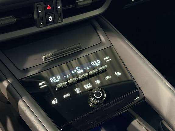 Porsche Macan 14 of 15