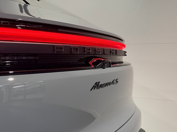 Porsche Macan 9 of 15
