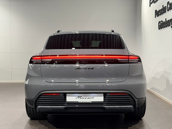Porsche Macan 7 of 15