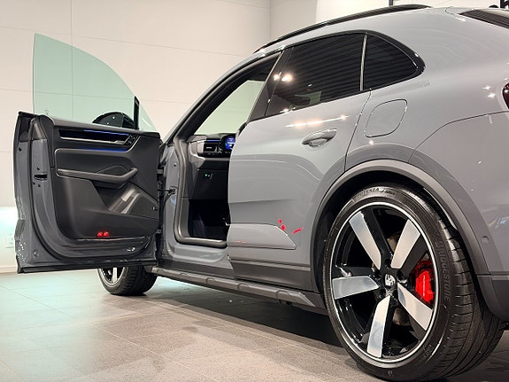 Porsche Macan 10 of 15