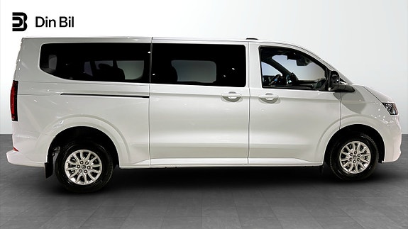 Volkswagen Caravelle 3 of 5