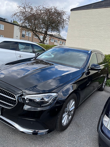 Mercedes-Benz E220 3 of 5