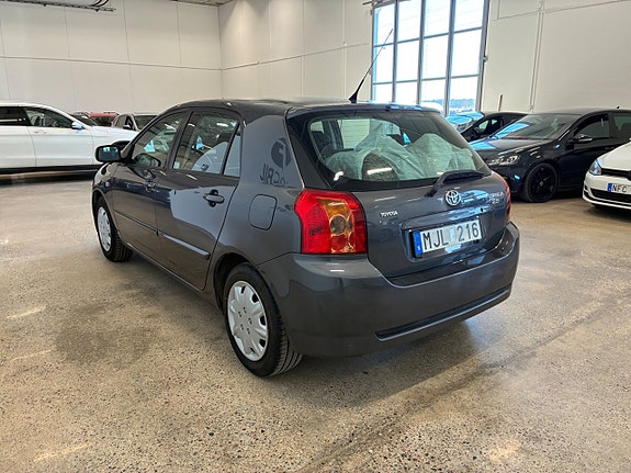 Toyota Corolla 9 of 18