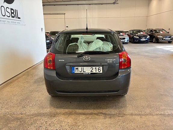 Toyota Corolla 8 of 18