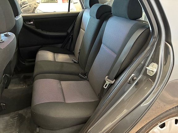 Toyota Corolla 12 of 18
