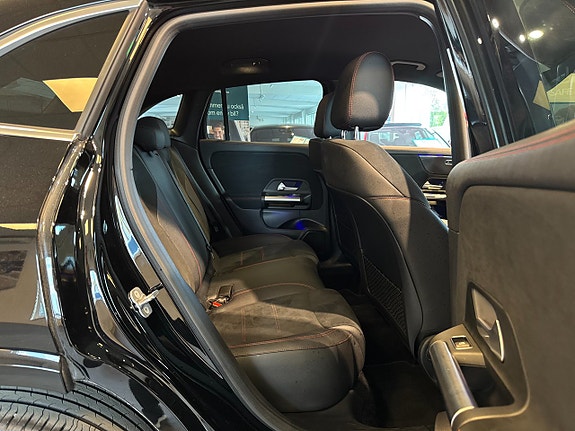 Mercedes-Benz GLA250 e 24 of 29
