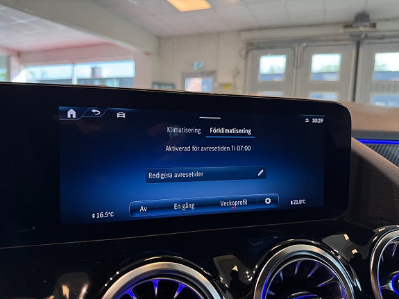 Mercedes-Benz GLA250 e 15 of 29