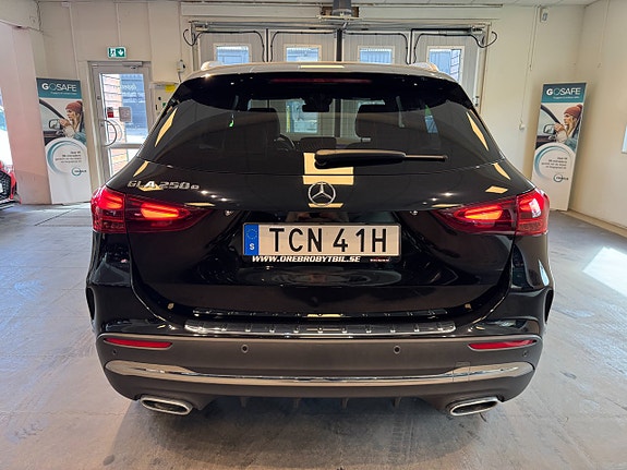 Mercedes-Benz GLA250 e 28 of 29