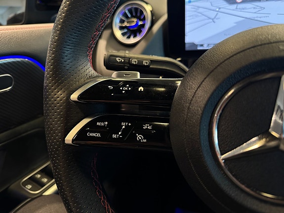 Mercedes-Benz GLA250 e 17 of 29