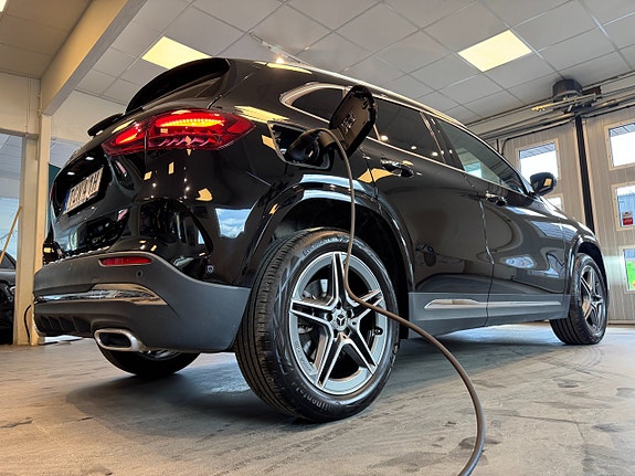 Mercedes-Benz GLA250 e 4 of 29