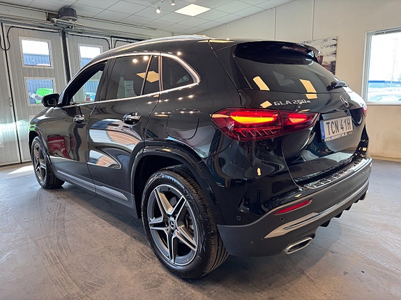 Mercedes-Benz GLA250 e 3 of 29