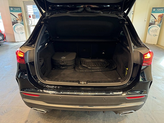 Mercedes-Benz GLA250 e 27 of 29
