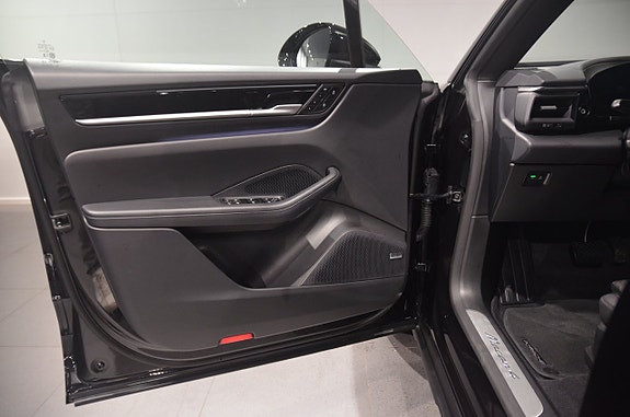 Porsche Macan 9 of 22