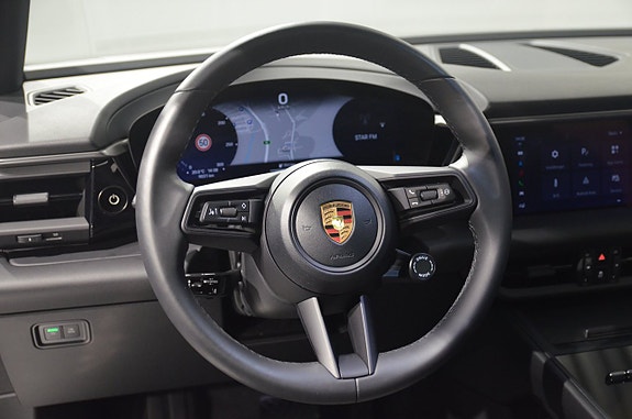 Porsche Macan 16 of 22