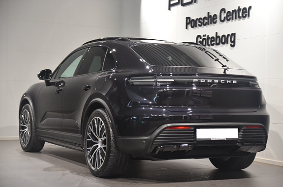 Porsche Macan 6 of 22