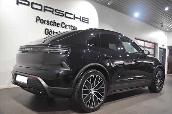 Porsche Macan 4 of 5