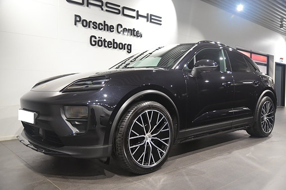 Porsche Macan 8 of 22
