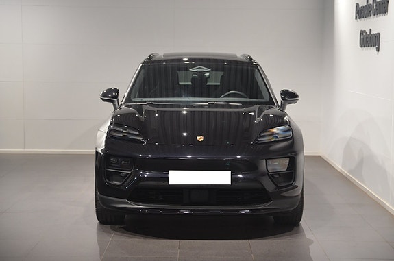 Porsche Macan 3 of 5