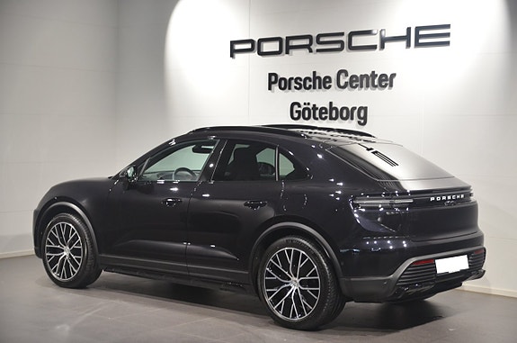 Porsche Macan 5 of 5