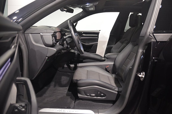 Porsche Macan 10 of 22