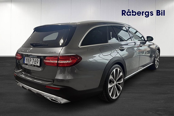 Mercedes-Benz E220 d 4 of 5