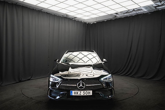 Mercedes-Benz C300 4 of 5