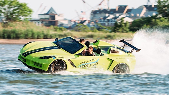Jetcar sportbil i vattnet