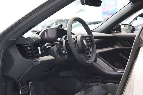 Porsche Taycan 4S 3 of 18