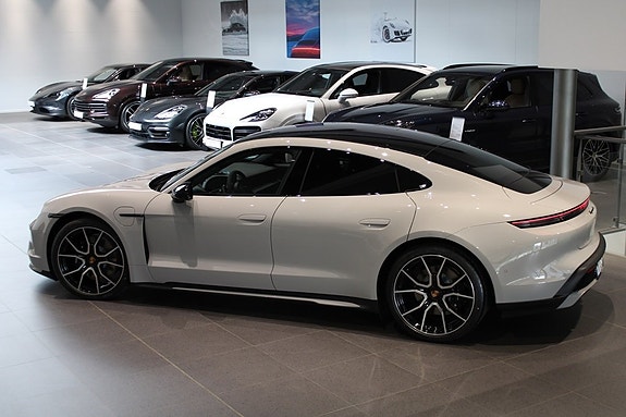 Porsche Taycan 4S 8 of 18