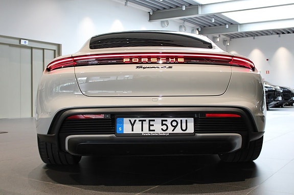 Porsche Taycan 4S 6 of 18
