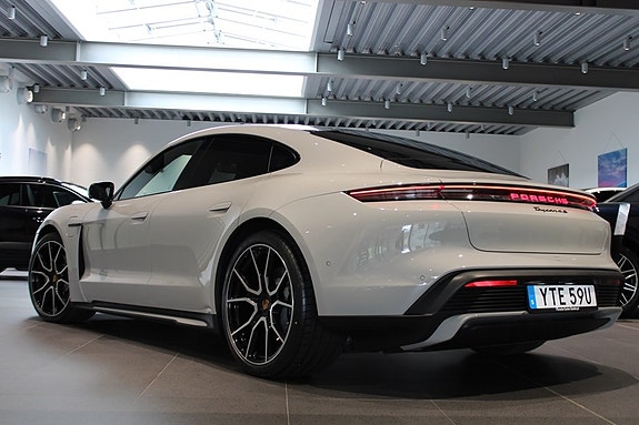 Porsche Taycan 4S 2 of 18