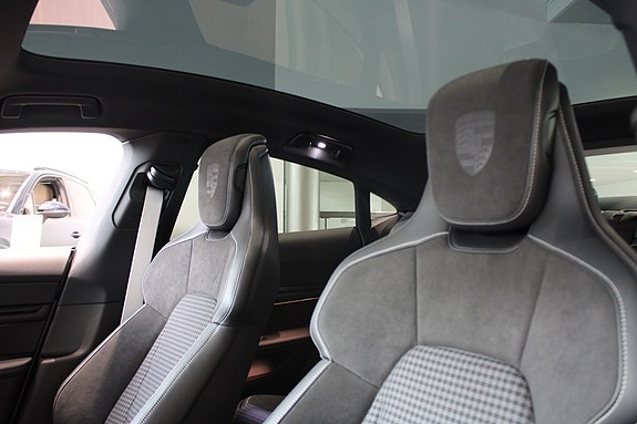 Porsche Taycan 4S 4 of 18