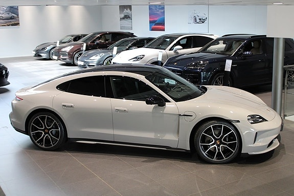 Porsche Taycan 4S 9 of 18