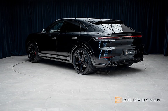 Porsche Cayenne 3 of 5