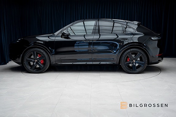 Porsche Cayenne 2 of 5