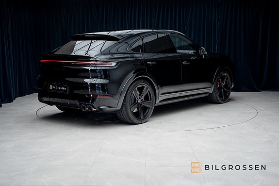 Porsche Cayenne 5 of 5