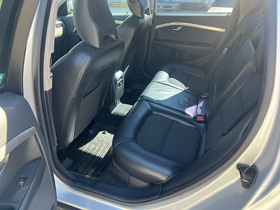 Volvo V70 7 of 14