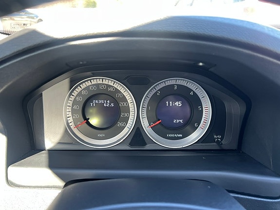 Volvo V70 11 of 14