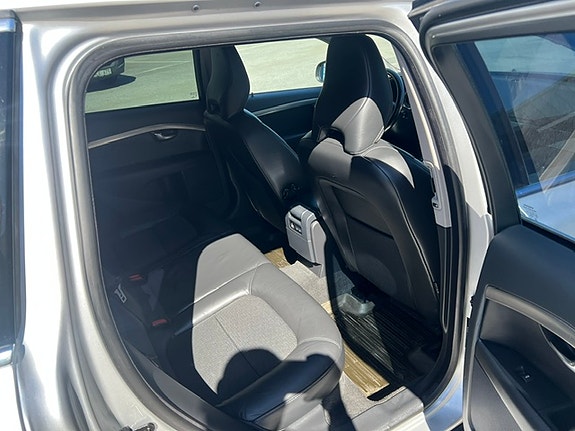 Volvo V70 8 of 14