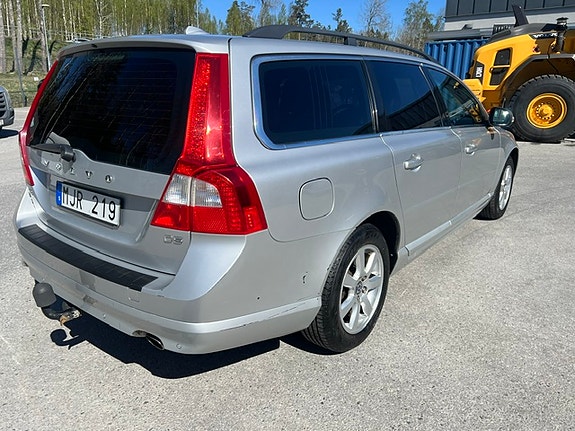 Volvo V70 3 of 14
