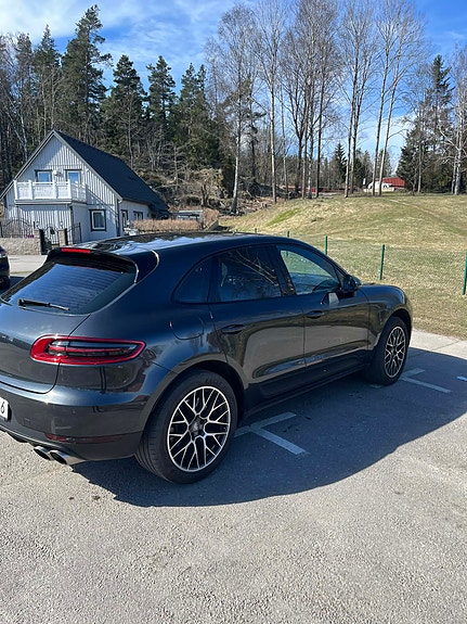 Porsche Macan S 4 of 7