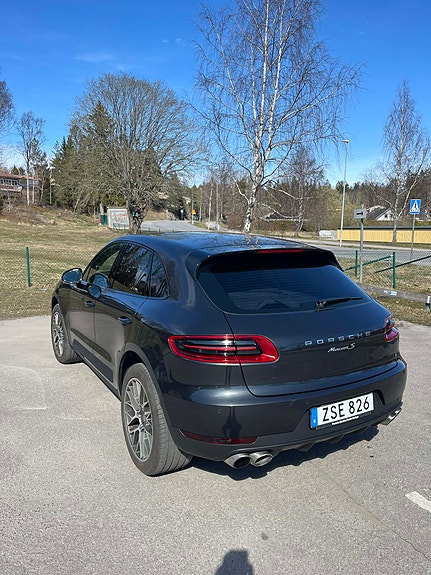 Porsche Macan S 3 of 7