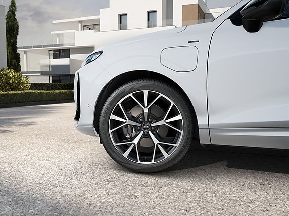 Audi Q3 4 of 5
