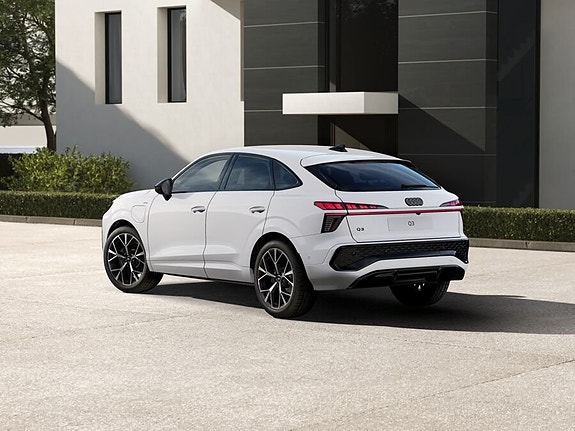 Audi Q3 3 of 5